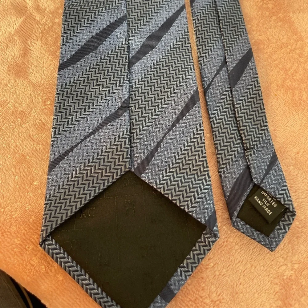 Kenneth Cole Blue and Gray Patterned Tie